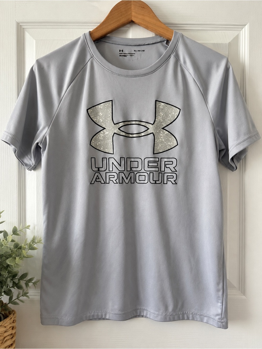 Under Armour Boys Light Gray Short-Sleeve Performance Tee, youth large